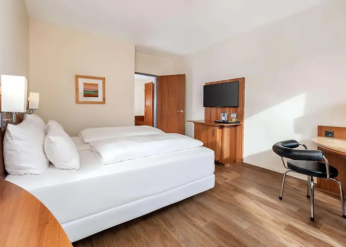 Hotel Nh Muenchen Ost Conference Center 4*